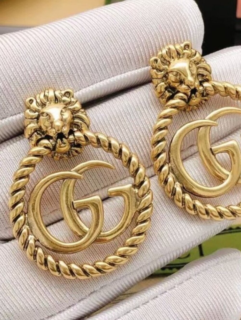 Gucci Gold-Tone Lion Head & Interlocking G Hoop Drop Earrings Vintage - Picture 2 of 9